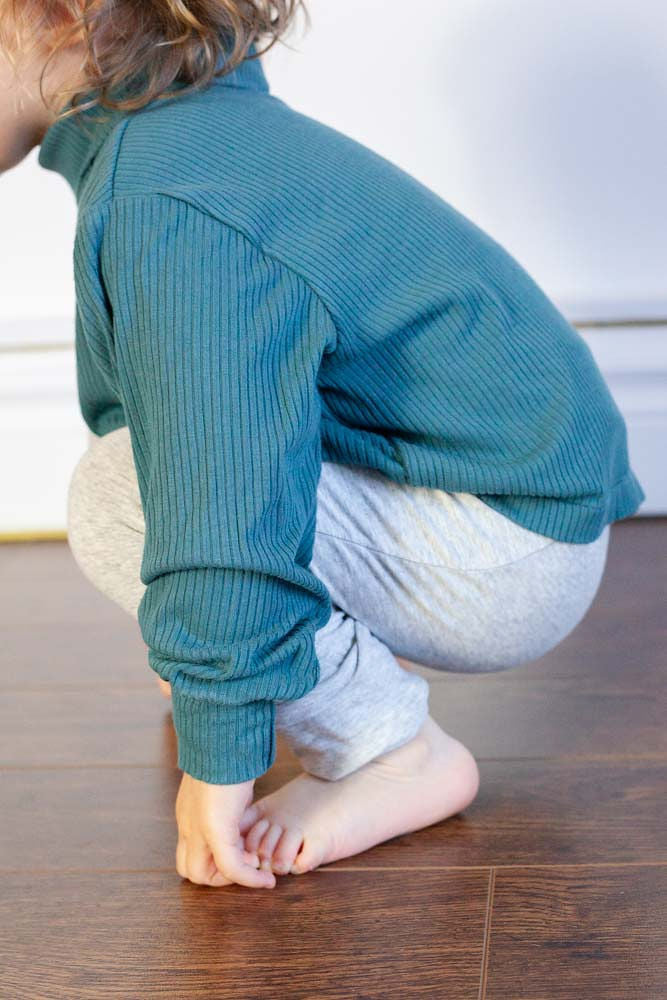 Chandail col roulé crop en bambou