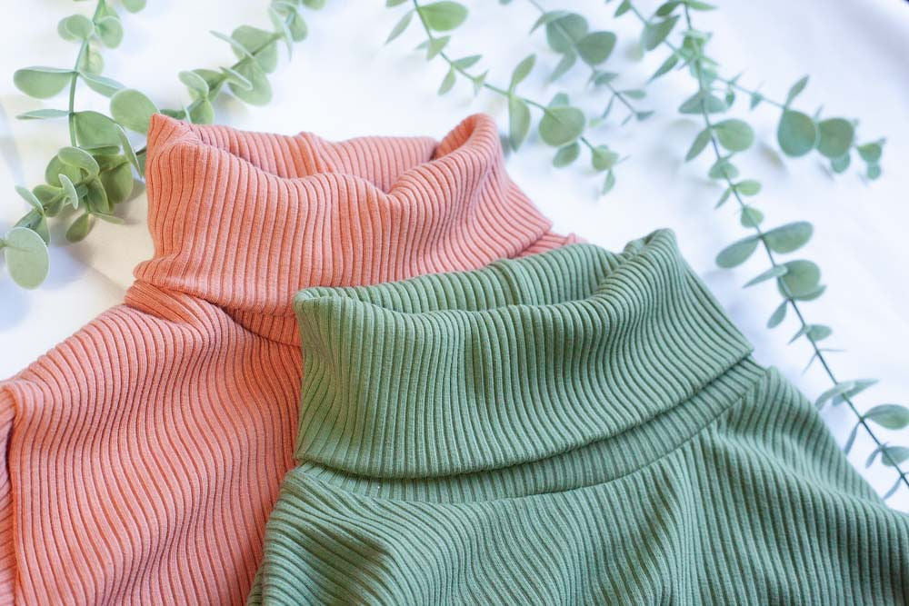 Chandail col roulé crop en bambou